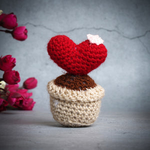 Crochet keepsake - Heart in a planter