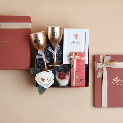 Gifts for Girlfriend  Buy Romantic Gift Box & Hampers for Gf Online –  BoxUp Luxury Gifting