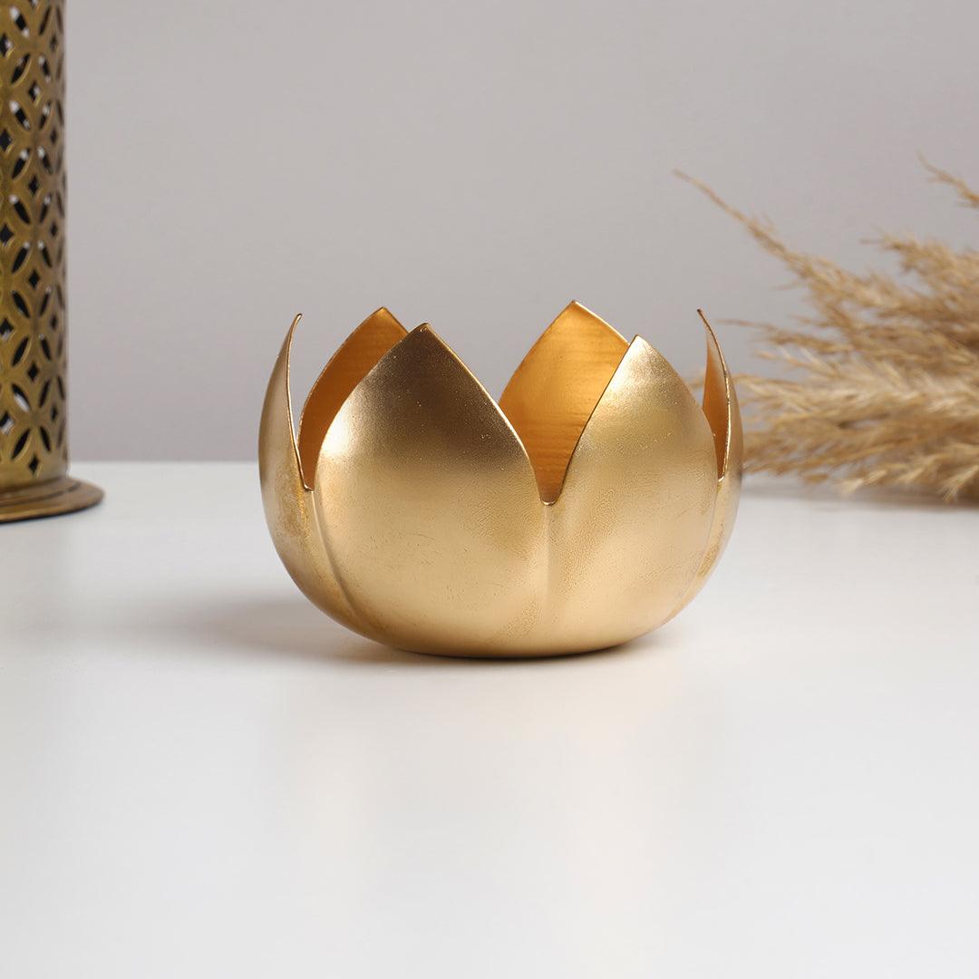 Metal tea light holder