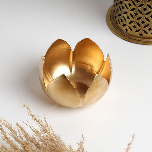 Metal tea light holder