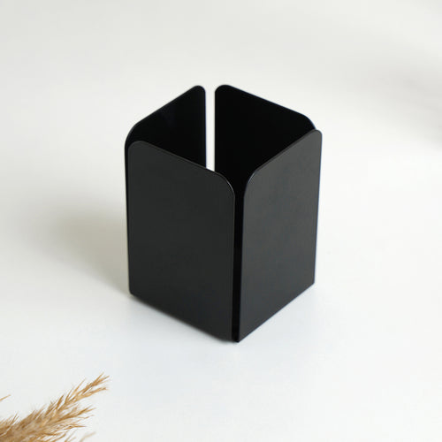 Metal pen stand