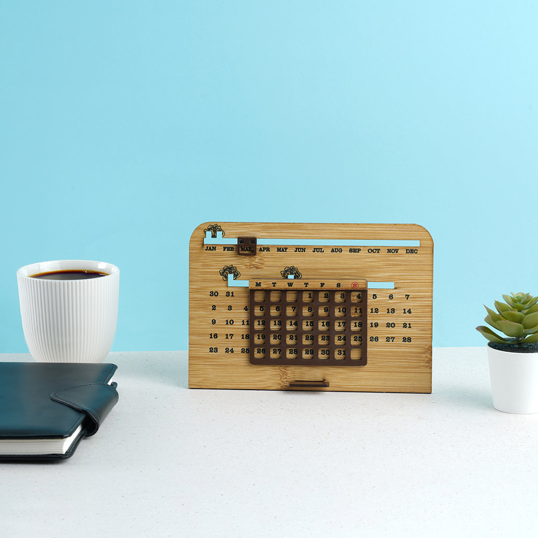 Vela Wooden Sliding Calendar