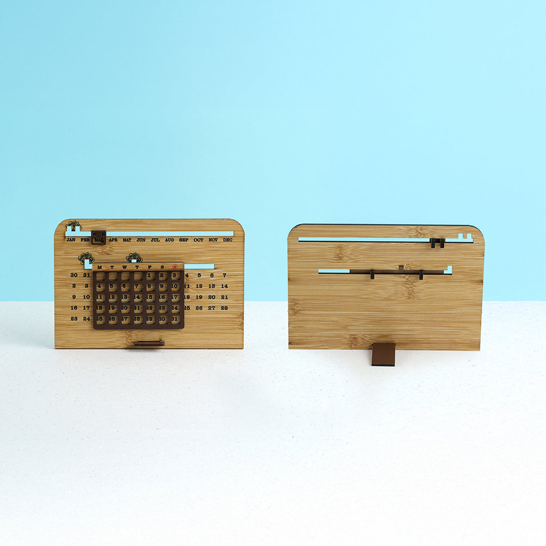 Vela Wooden Sliding Calendar
