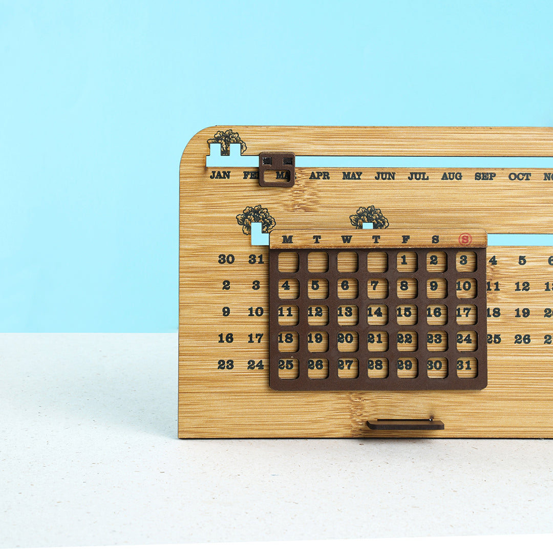Vela Wooden Sliding Calendar