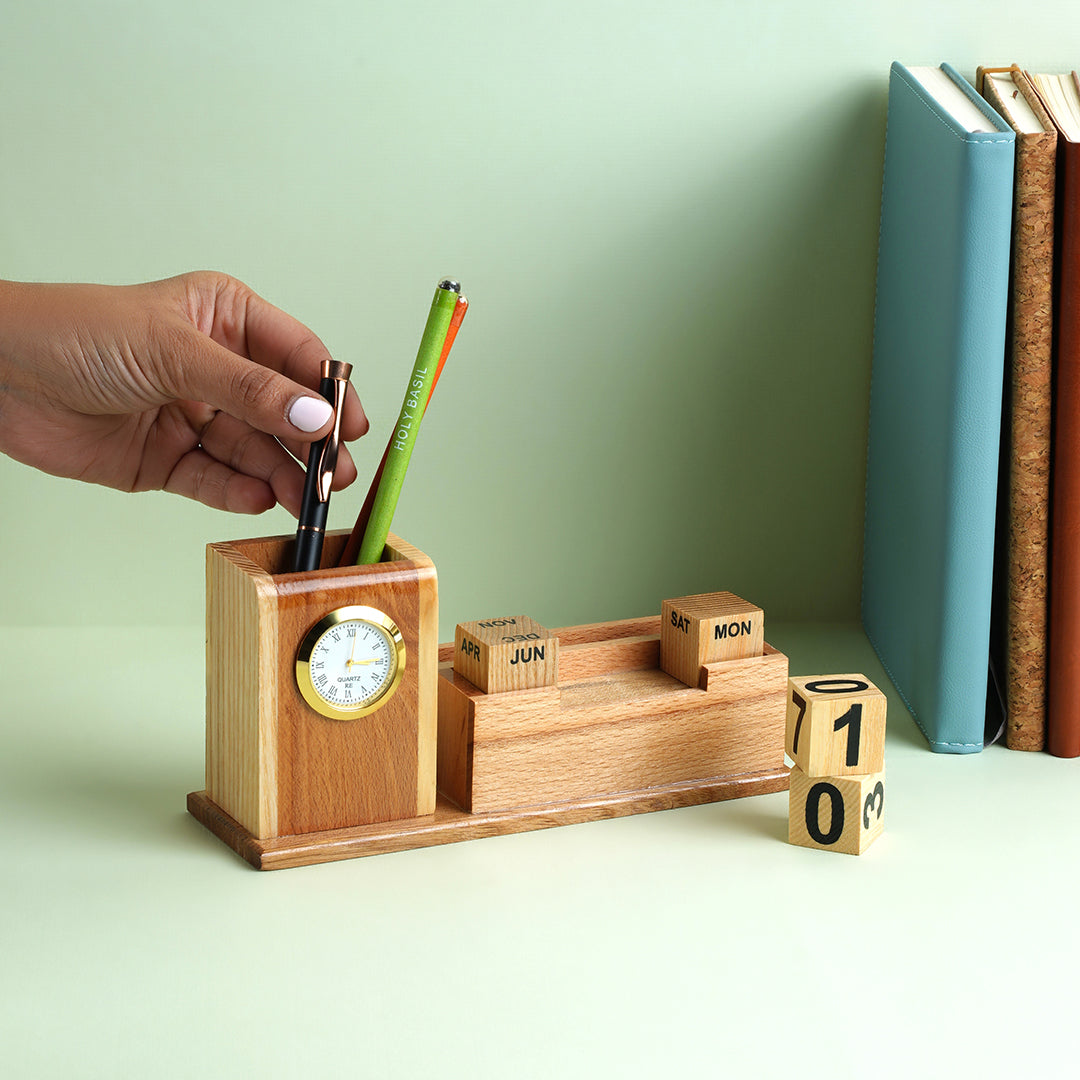 Timber Station Wooden Pen Stand