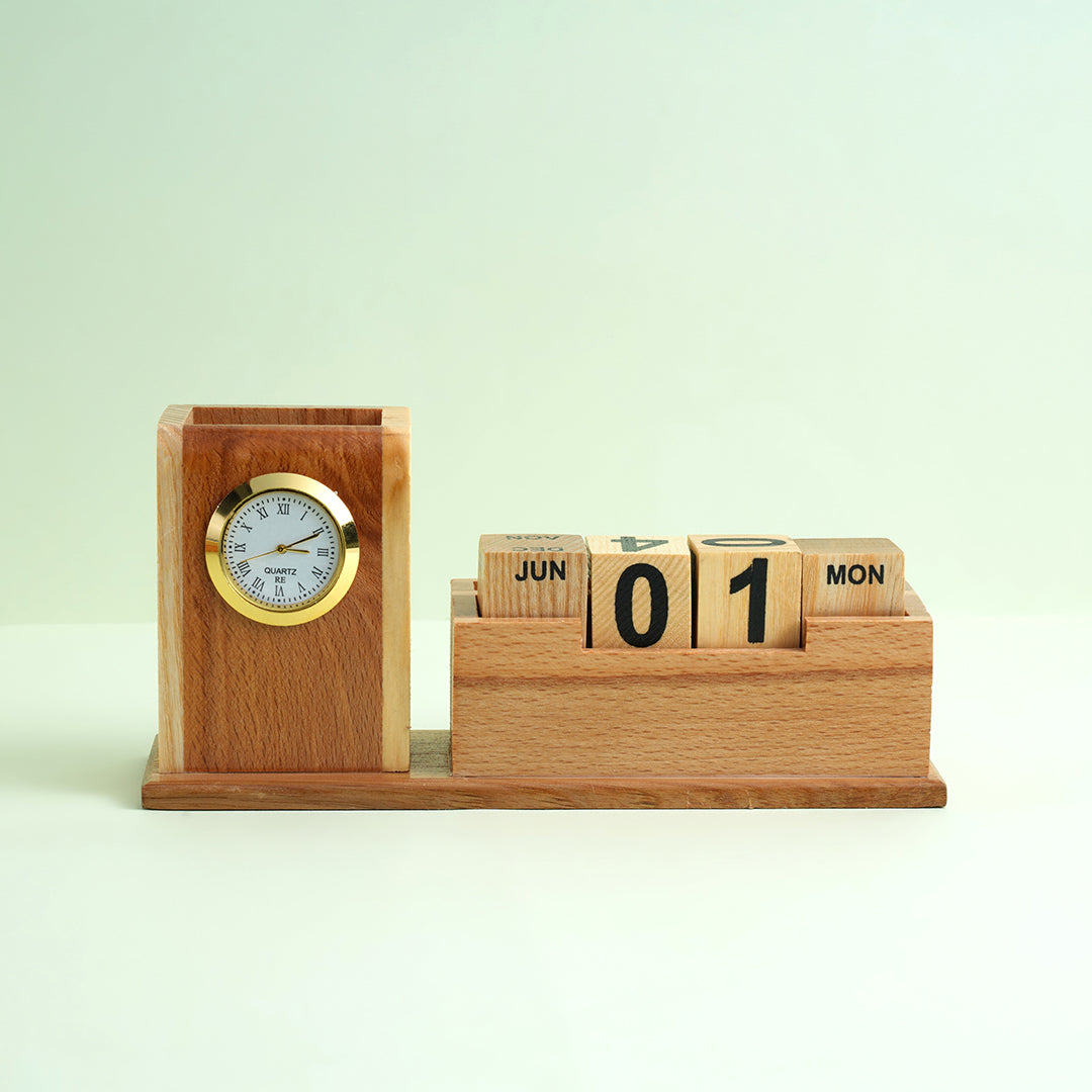 Timber Station Wooden Pen Stand