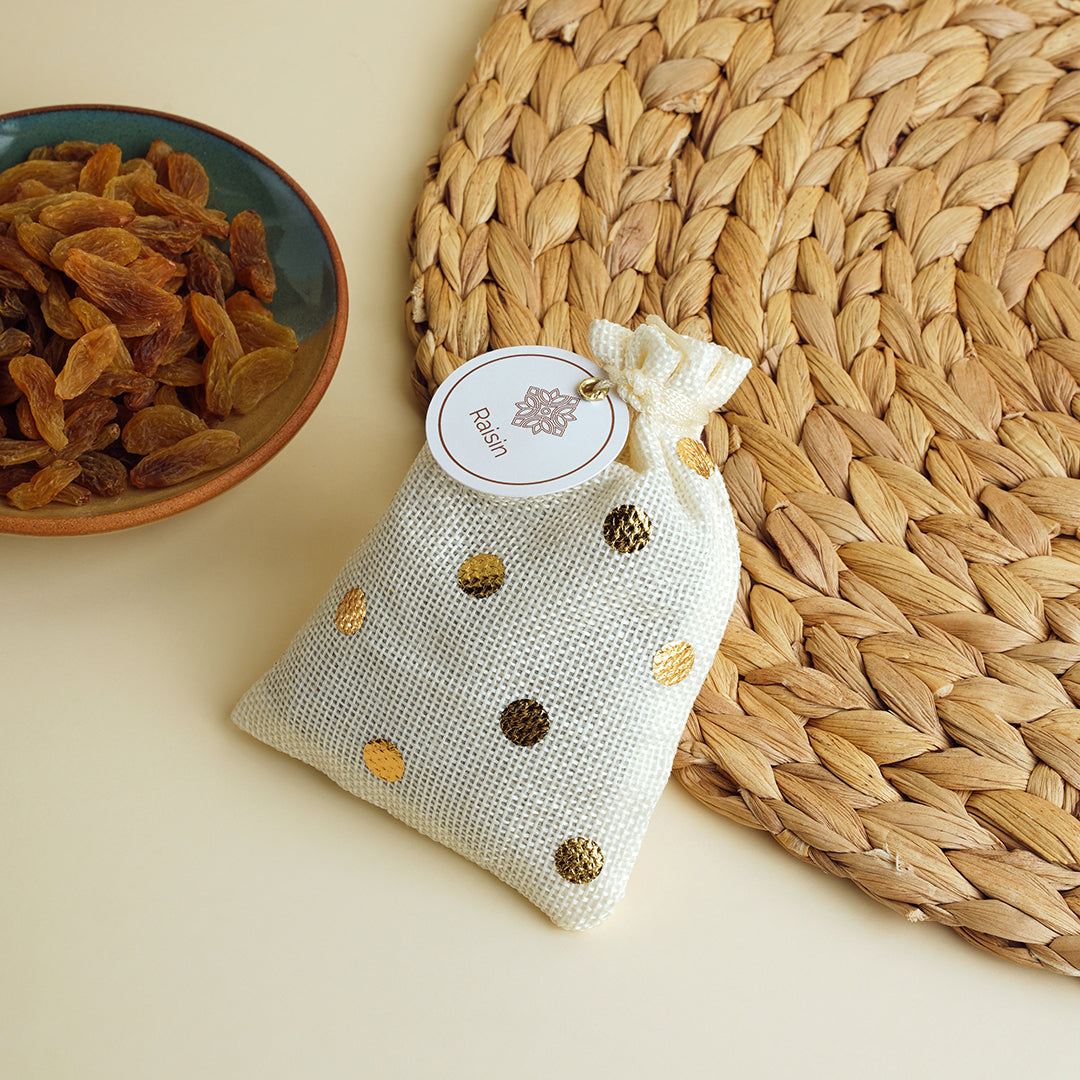 Dry raisins with potli bag