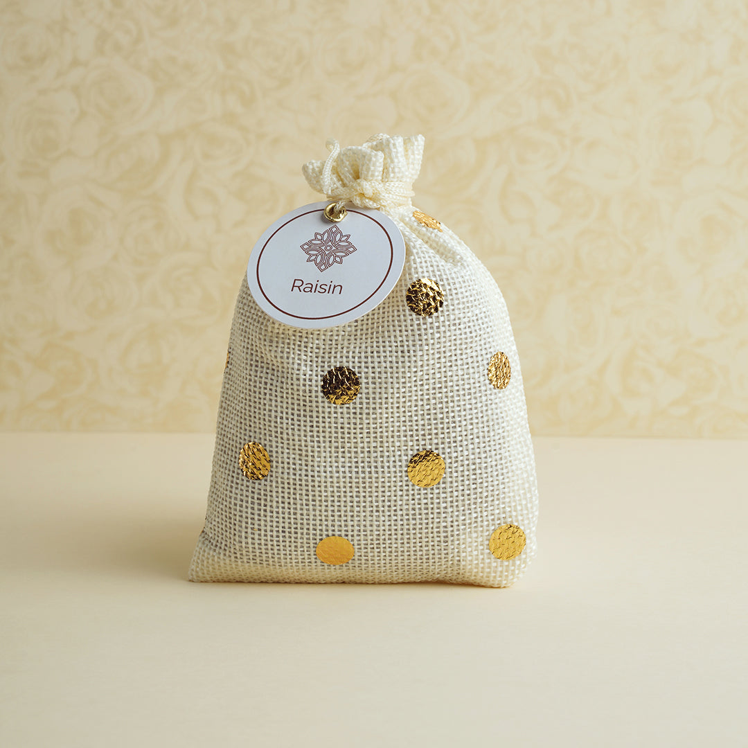 Dry raisins with potli bag
