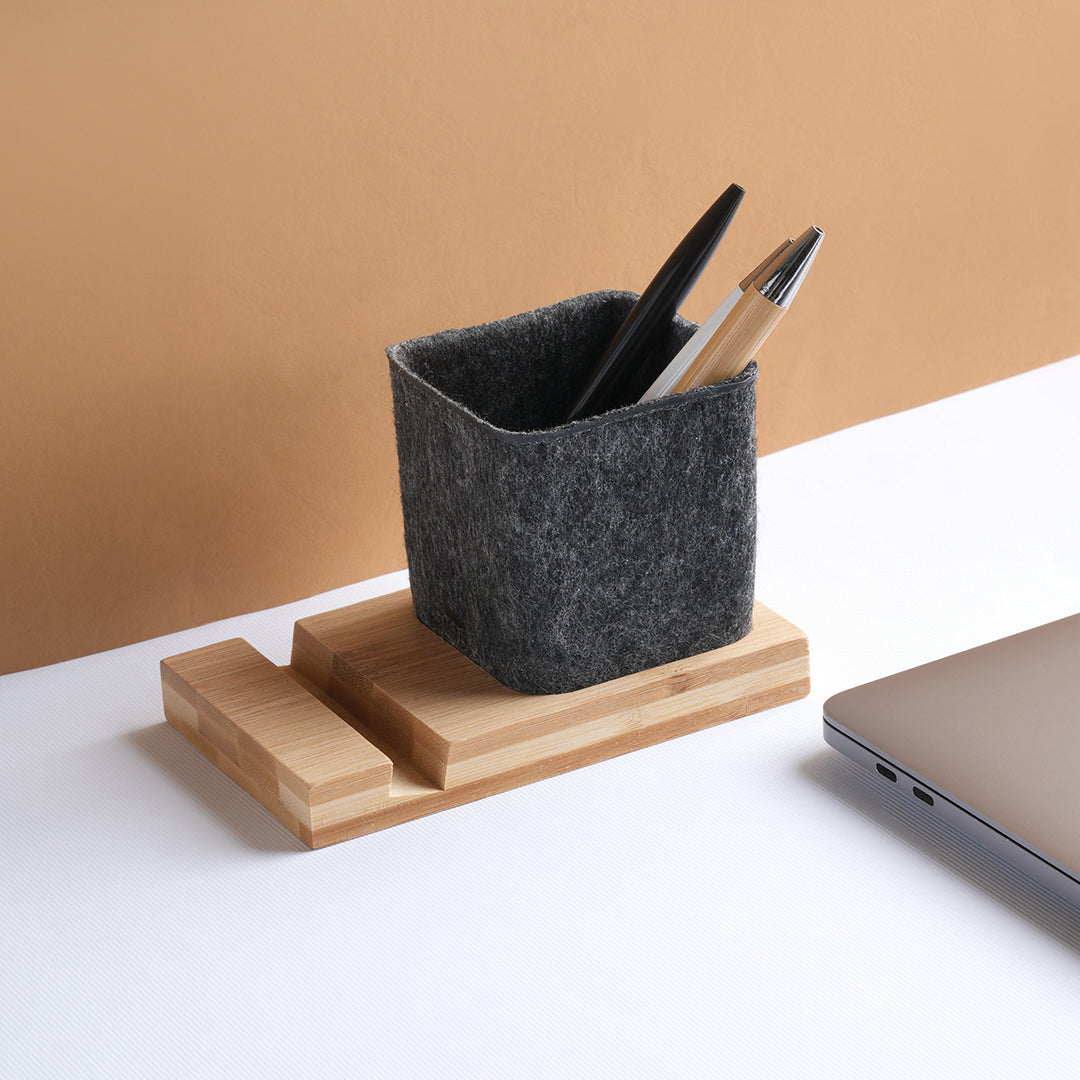 Felt pen stand