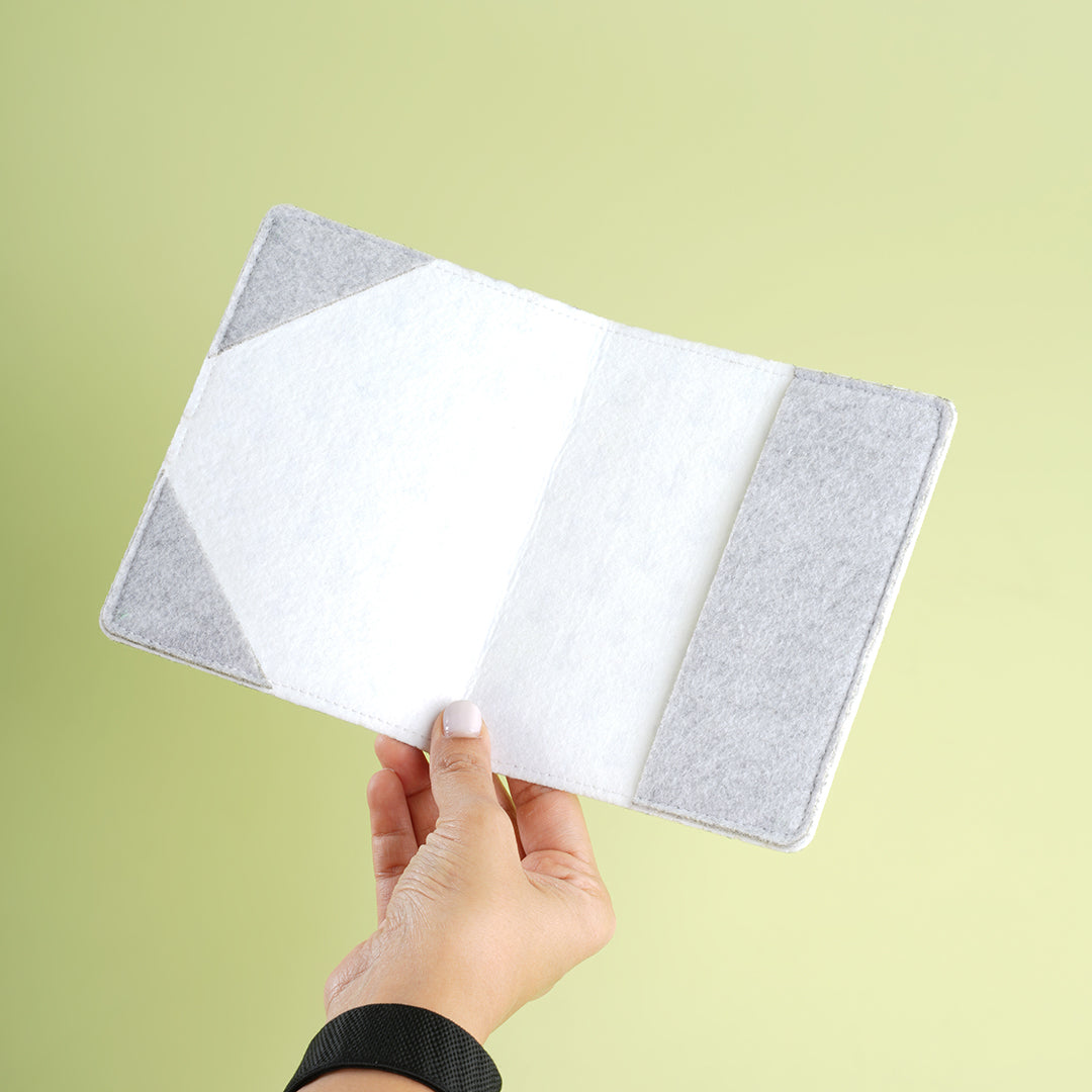 Lira Felt Passport Pouch