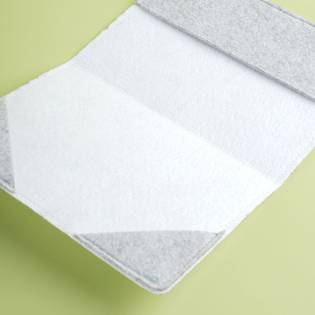 Lira Felt Passport Pouch