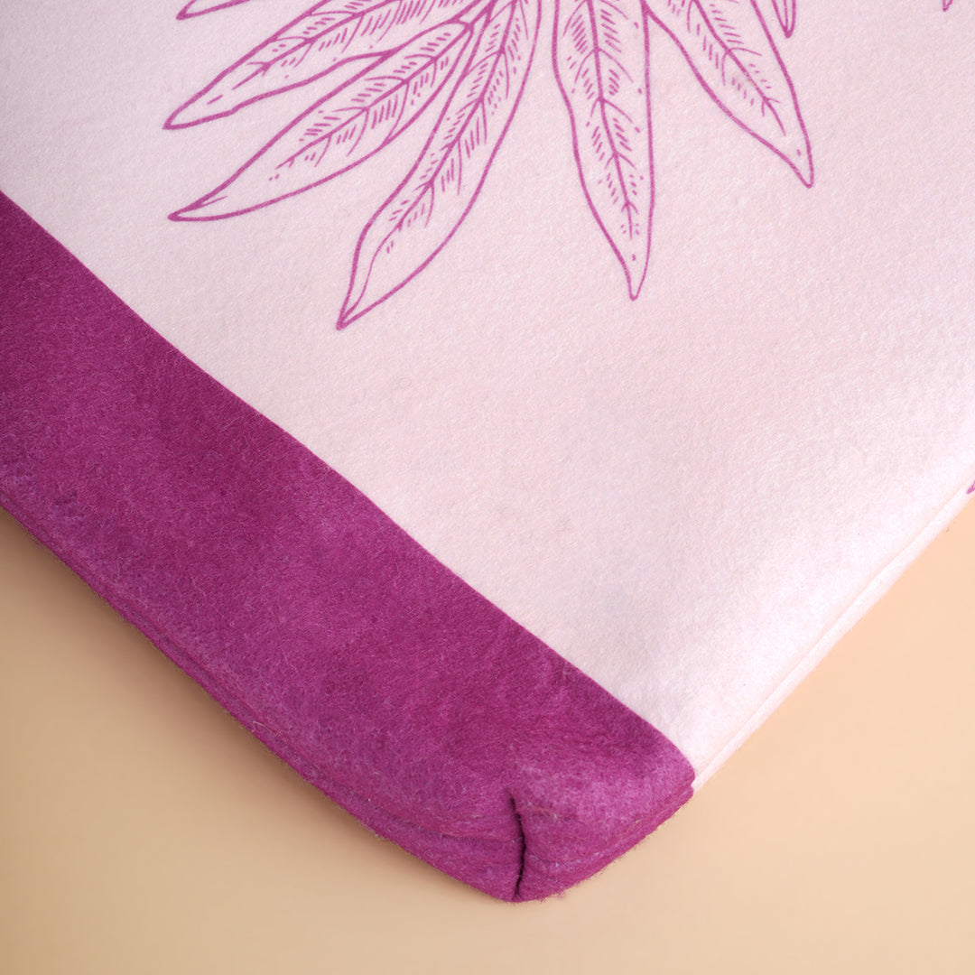 Vela Felt Hand Bag