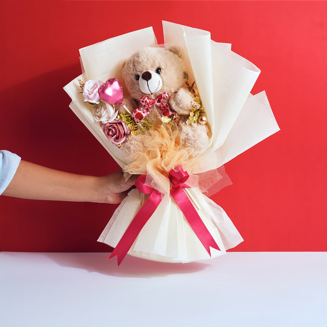 Teddy bouquet with heart lollipop